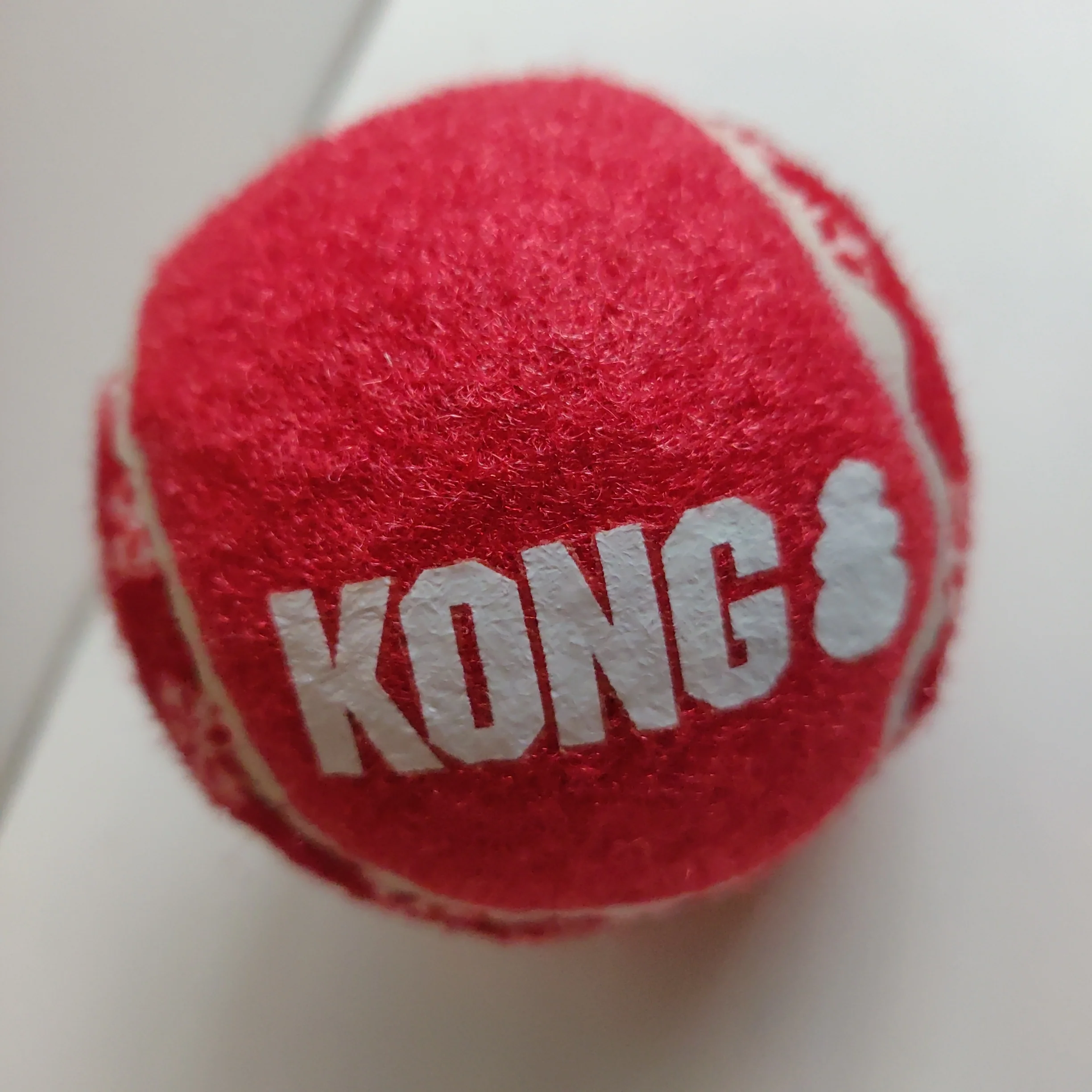 Kong - Holiday SqueakAir® Ball 3-pk small - Image 5